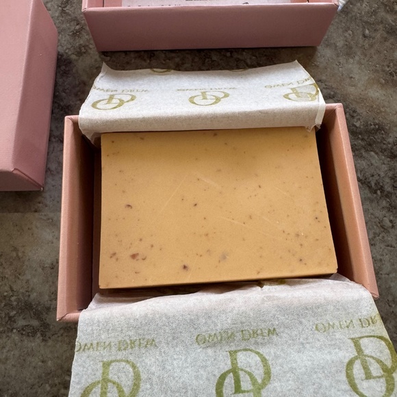 NIB- Set of 2- Owen Drew Handmade Soap- Rose De Mai- 100% Shea Butter- England - Picture 3 of 3